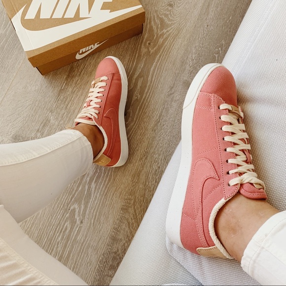 nike blazer low lx - Picture 2 of 3